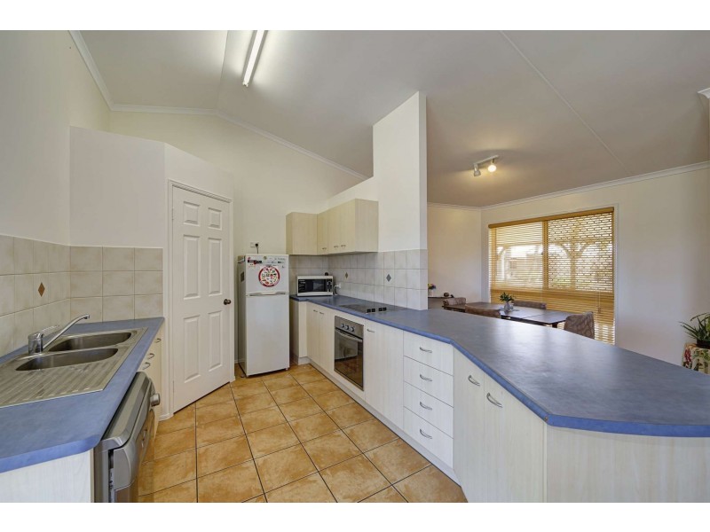 1/20 VASEY STREET, Avenell Heights QLD 4670