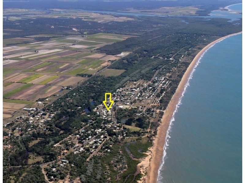 9 CLUB AVENUE, Moore Park Beach QLD 4670