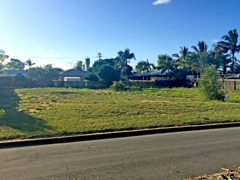 5 HIBISCUS AVENUE, Moore Park Beach QLD 4670