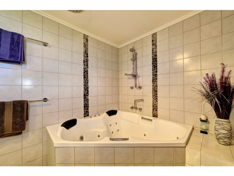 79 ZIELKE AVENUE, Kalkie QLD 4670