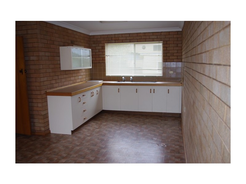 4 Eastbourne Ave, Culburra Beach NSW 2540