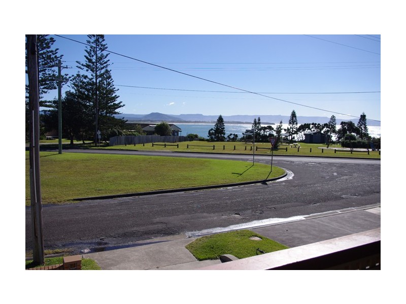4 Eastbourne Ave, Culburra Beach NSW 2540