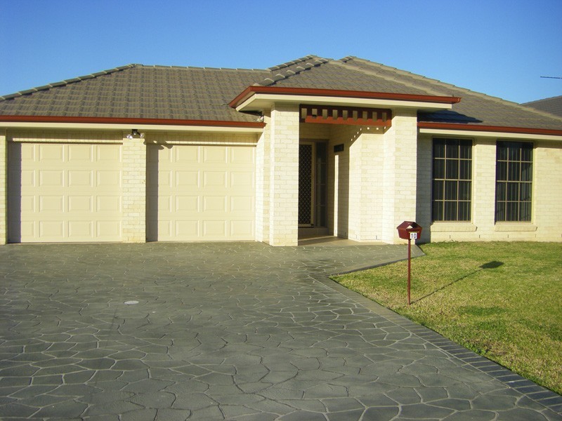 10 Kembla Close, Nowra NSW 2541
