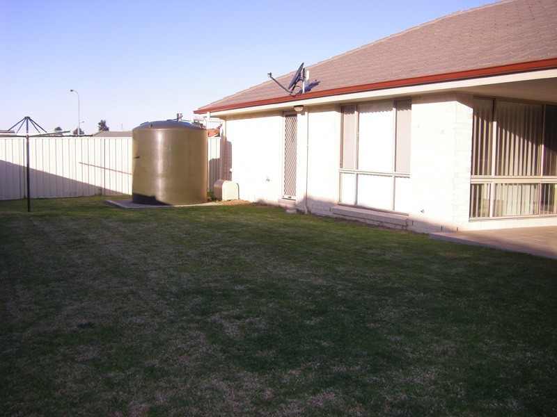 10 Kembla Close, Nowra NSW 2541