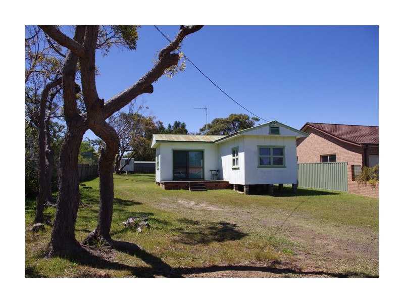 18 Penguins Head Rd, Culburra Beach NSW 2540