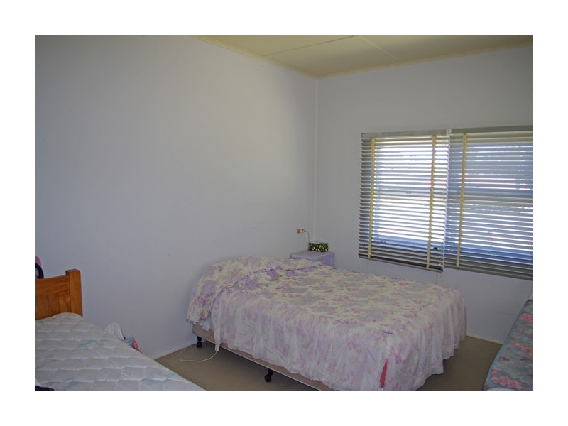 18 Penguins Head Rd, Culburra Beach NSW 2540