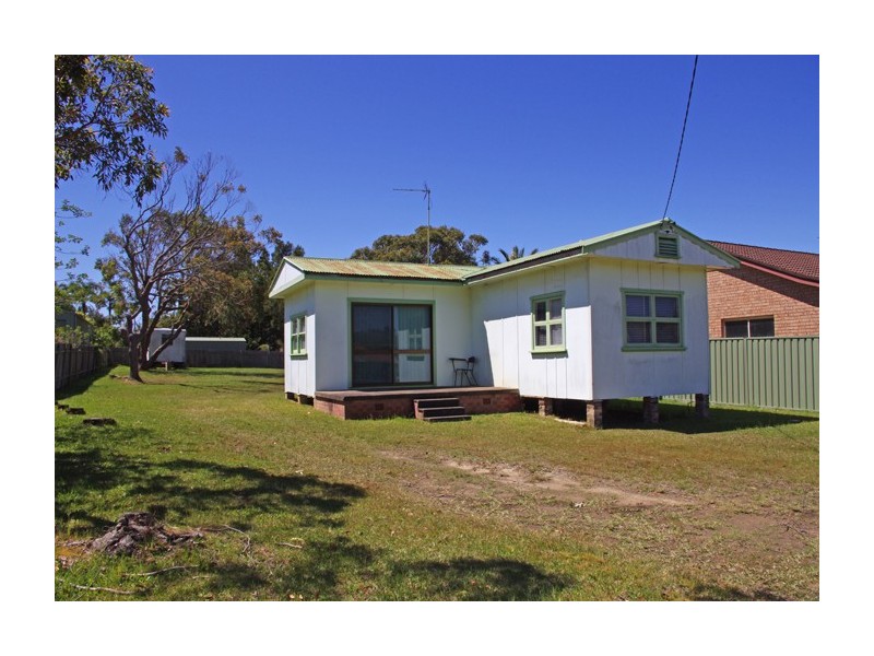 18 Penguins Head Rd, Culburra Beach NSW 2540