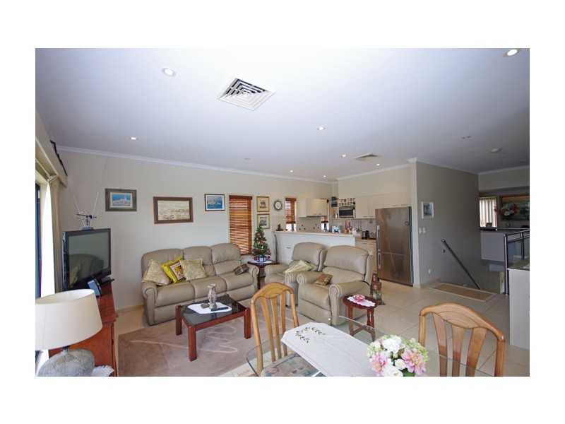 2/77 The Lake Circuit, Culburra Beach NSW 2540