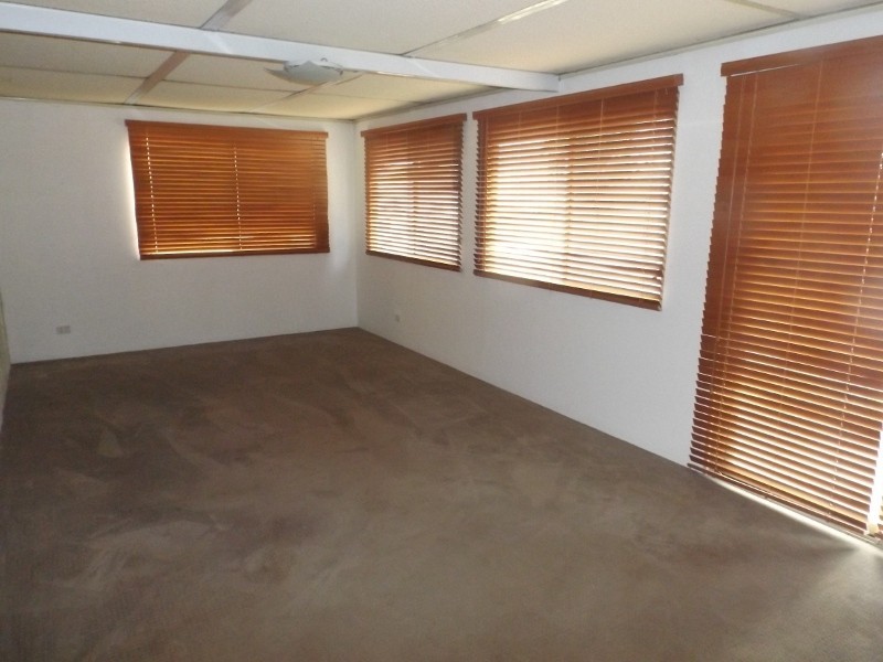 1235 Katherine St, Helena Valley WA 6056