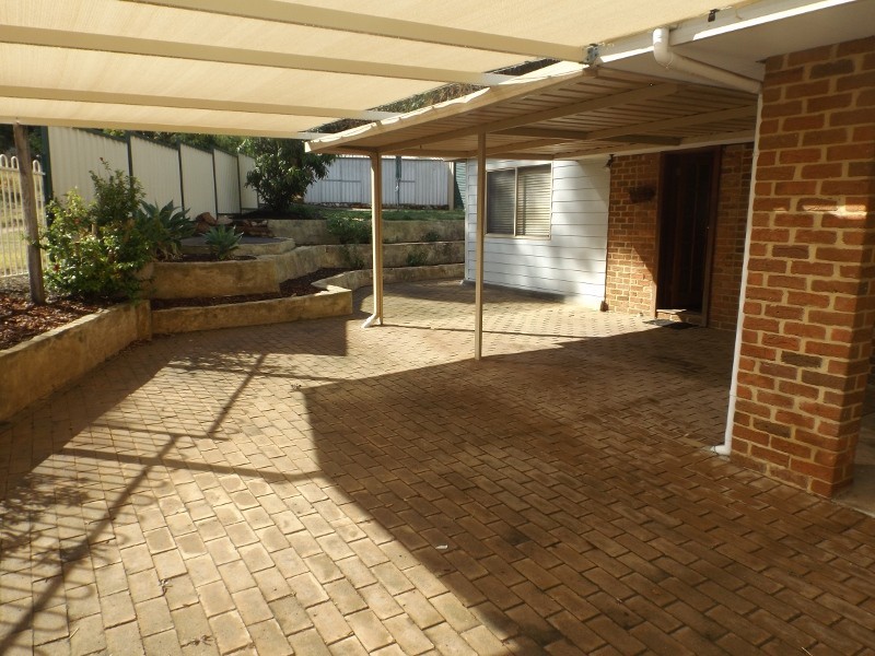 1235 Katherine St, Helena Valley WA 6056