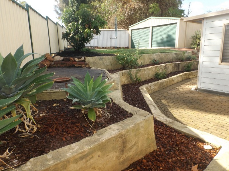 1235 Katherine St, Helena Valley WA 6056