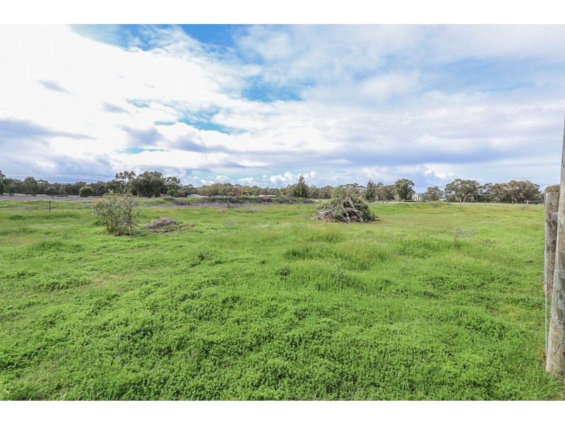 62 James Road, Middle Swan WA 6056