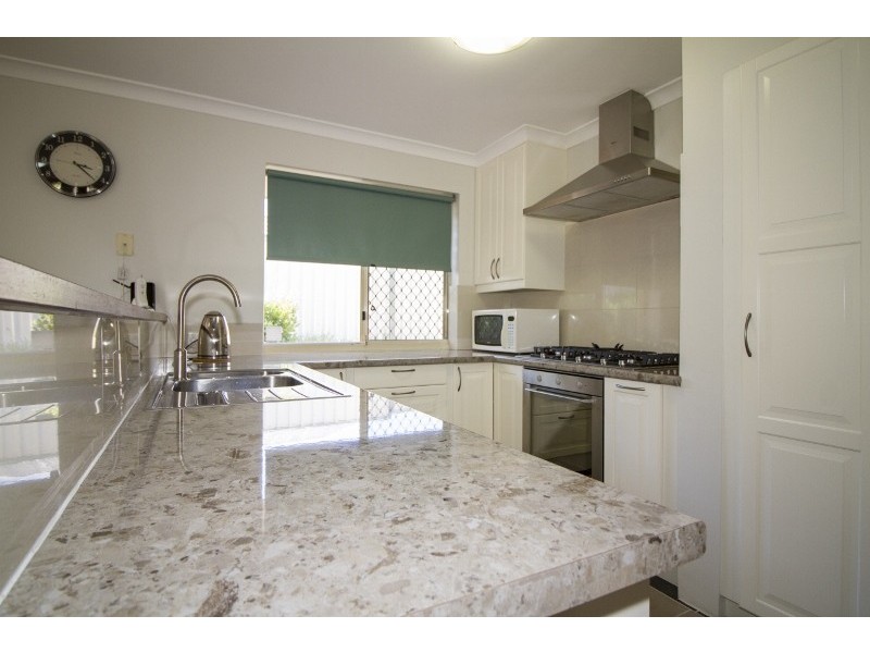 16 Damascus Drive, Greenmount WA 6056