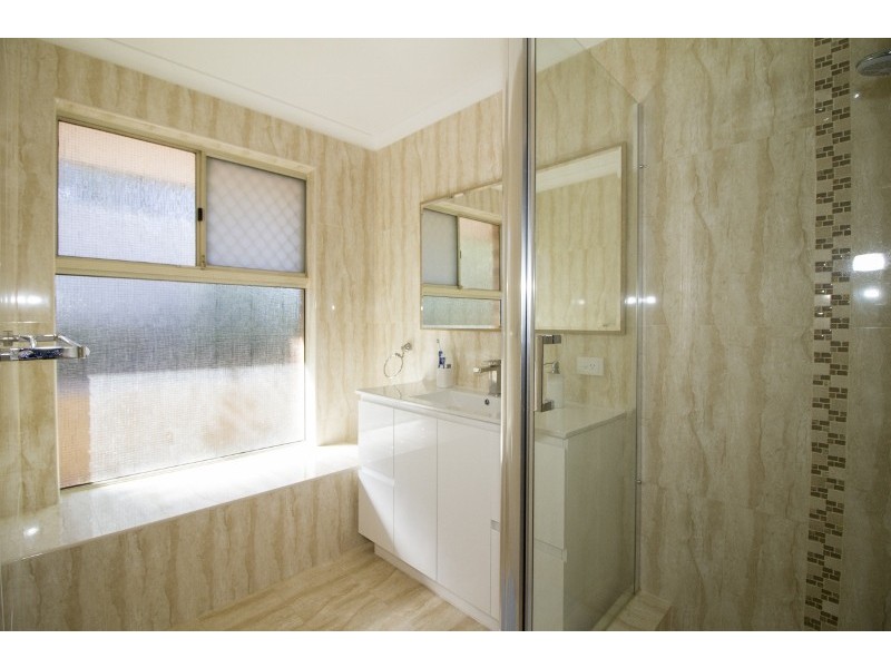 16 Damascus Drive, Greenmount WA 6056