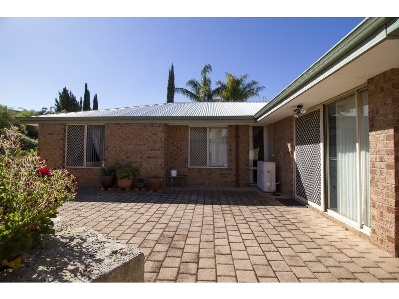 16 Damascus Drive, Greenmount WA 6056