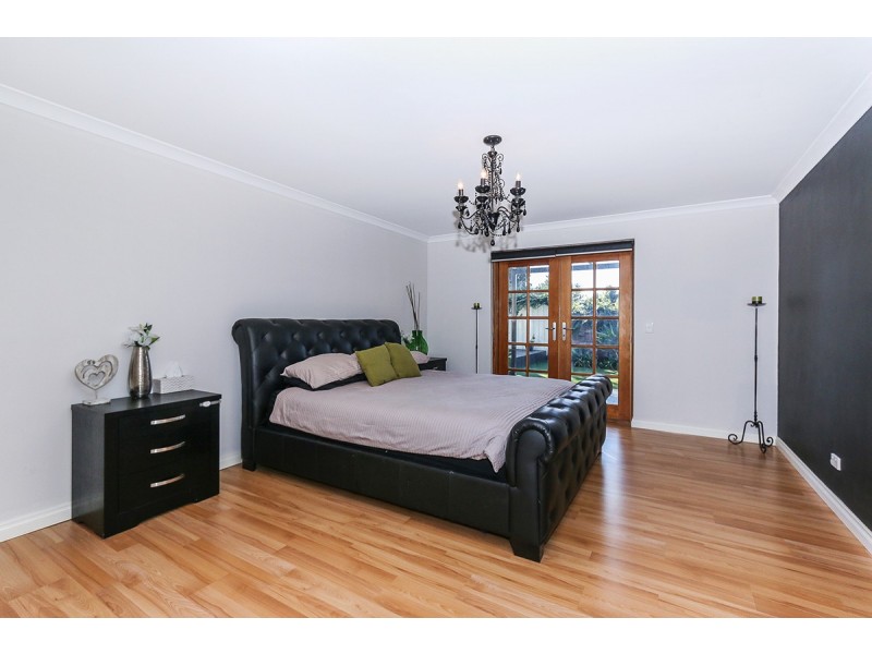 24 Markham Way, Swan View WA 6056