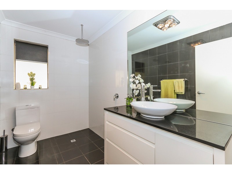 24 Markham Way, Swan View WA 6056