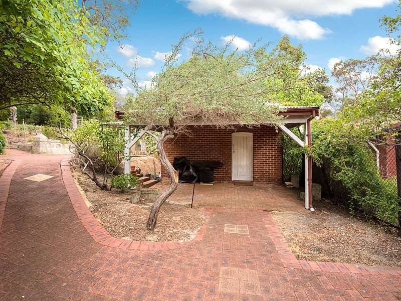 4 Montrose Avenue, Darlington WA 6070