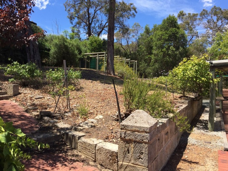 4 Montrose Avenue, Darlington WA 6070