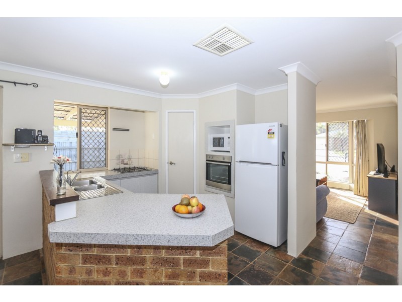 2 Skyros Mews, Stratton WA 6056
