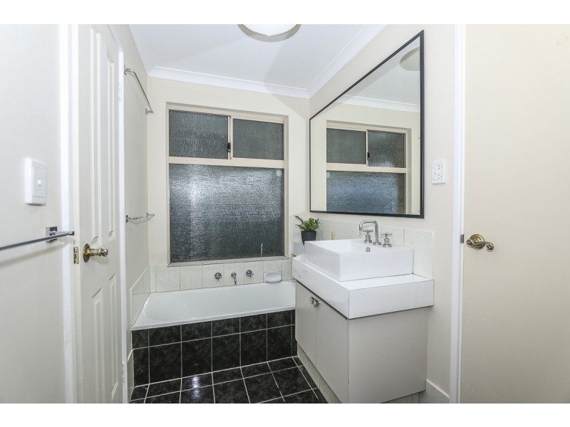 2 Skyros Mews, Stratton WA 6056