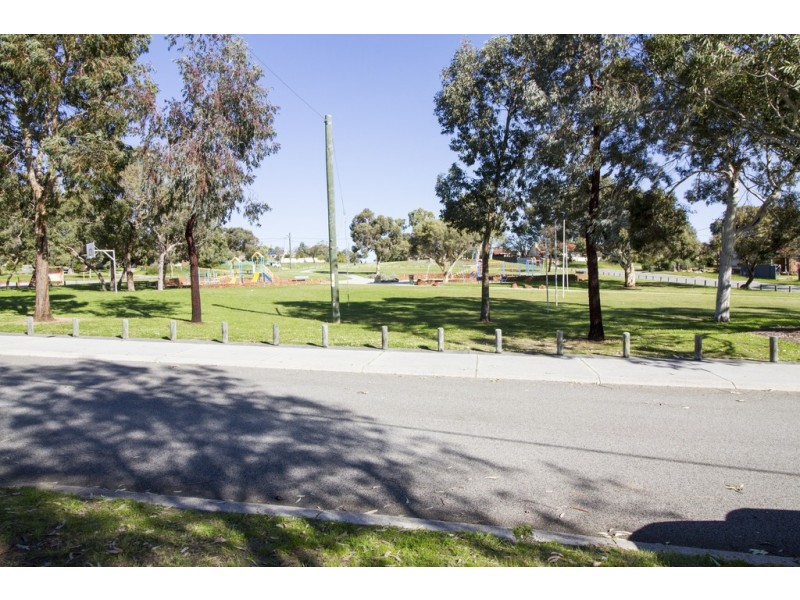 23 Mudalla Way, Koongamia WA 6056
