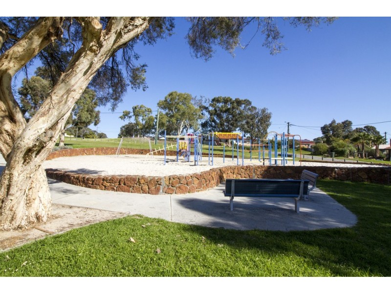 23 Mudalla Way, Koongamia WA 6056