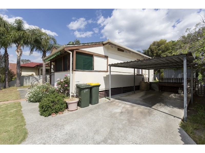 3 Kalara Rd, Koongamia WA 6056