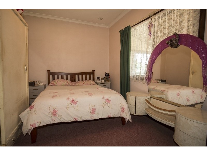3 Kalara Rd, Koongamia WA 6056