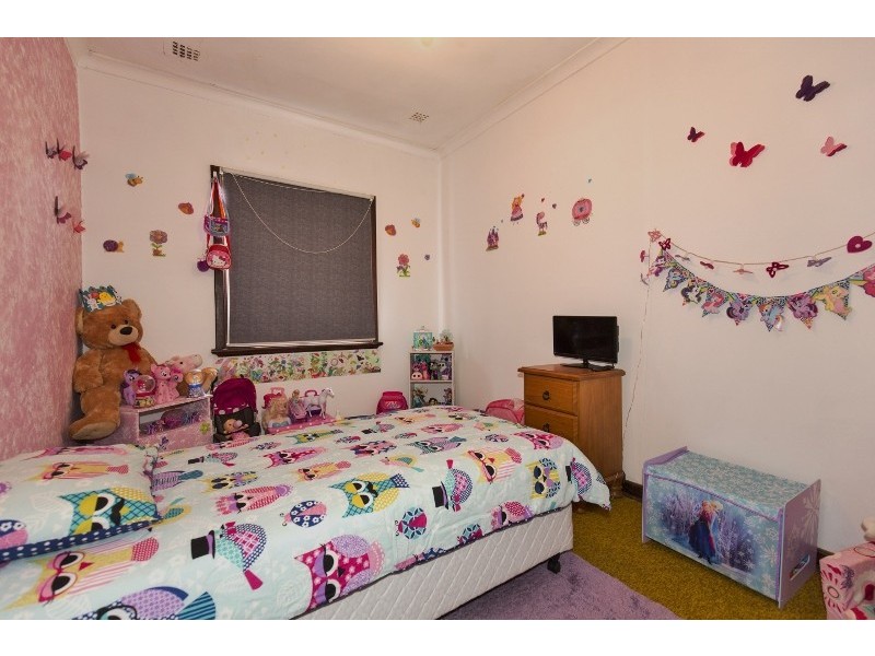 3 Kalara Rd, Koongamia WA 6056