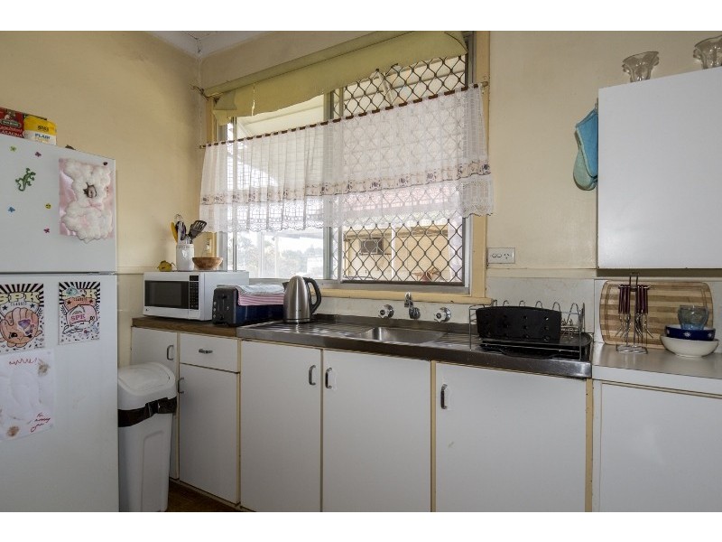 3 Kalara Rd, Koongamia WA 6056