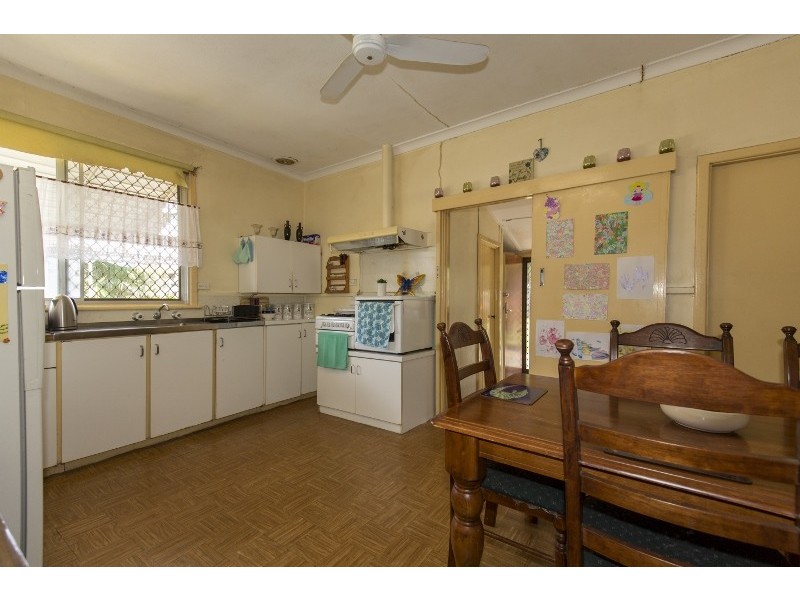 3 Kalara Rd, Koongamia WA 6056