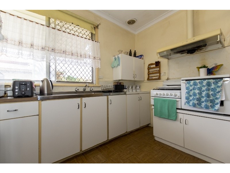 3 Kalara Rd, Koongamia WA 6056
