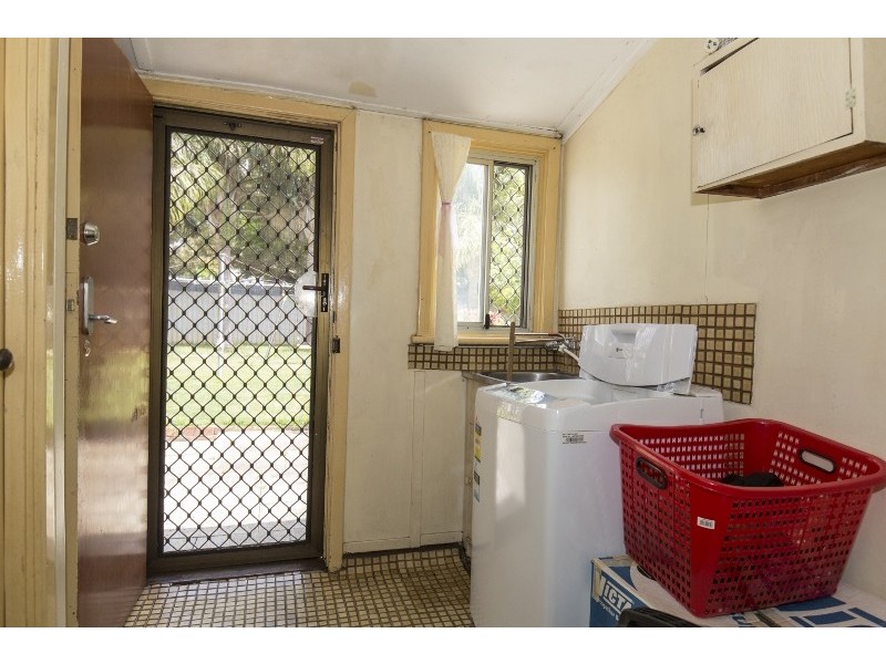 3 Kalara Rd, Koongamia WA 6056