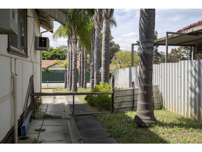 3 Kalara Rd, Koongamia WA 6056