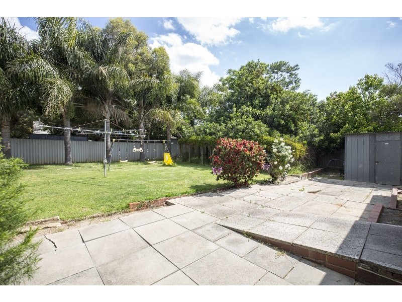 3 Kalara Rd, Koongamia WA 6056