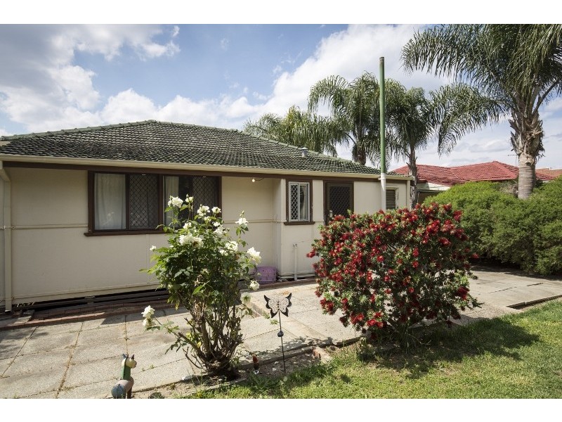 3 Kalara Rd, Koongamia WA 6056