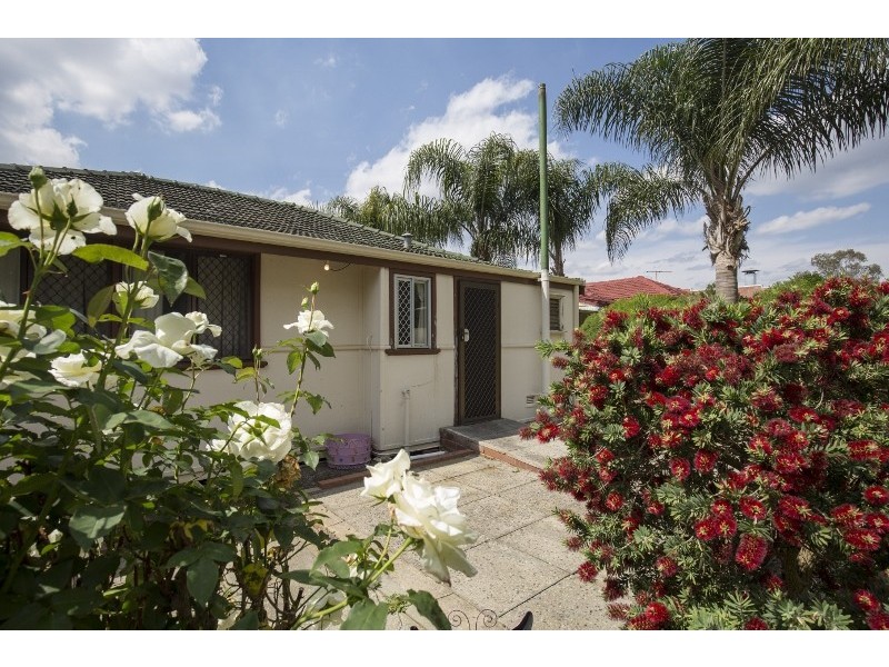 3 Kalara Rd, Koongamia WA 6056
