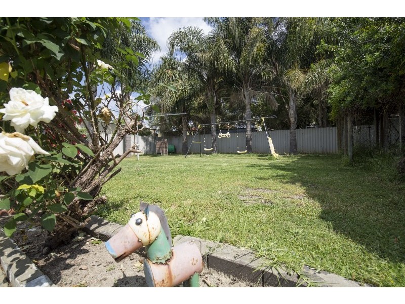 3 Kalara Rd, Koongamia WA 6056