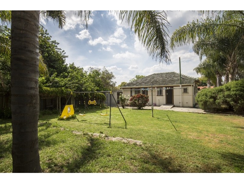 3 Kalara Rd, Koongamia WA 6056