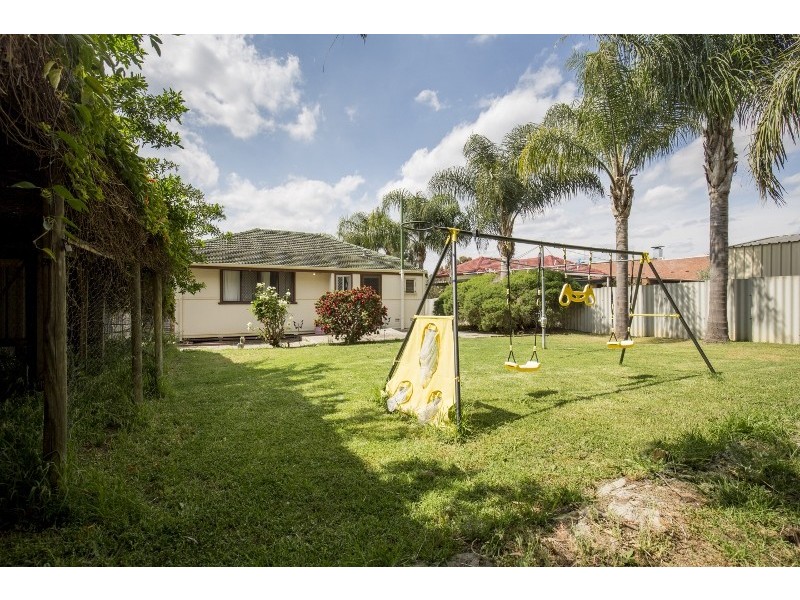 3 Kalara Rd, Koongamia WA 6056