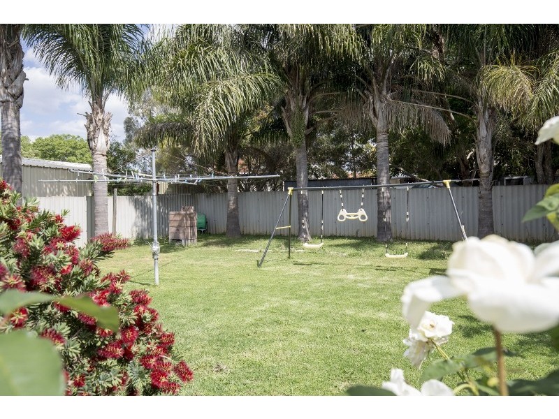 3 Kalara Rd, Koongamia WA 6056