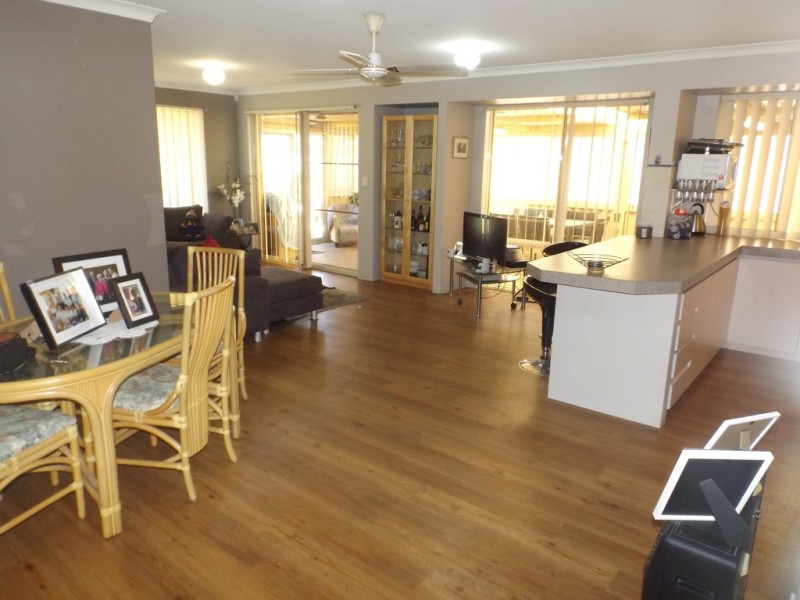 74 Stratton Boulevarde, Stratton WA 6056