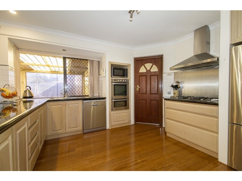 10 Summit Grove, Swan View WA 6056