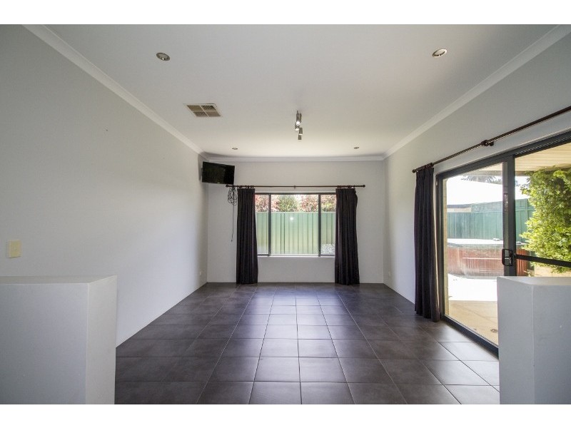 20 Camellia Loop, Forrestfield WA 6058
