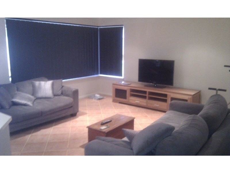 8 Murchison Dr, Swan View WA 6056