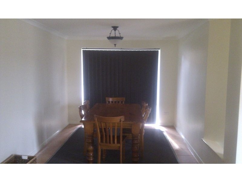 8 Murchison Dr, Swan View WA 6056