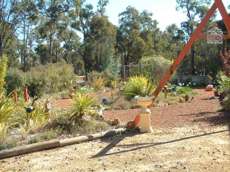 285 Vernon Ave, Mundaring WA 6073