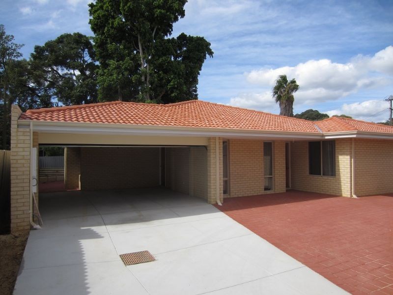 17A Carleton Cres, Forrestfield WA 6058