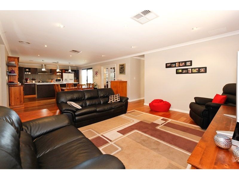 25 Aquarian Dr, Jane Brook WA 6056